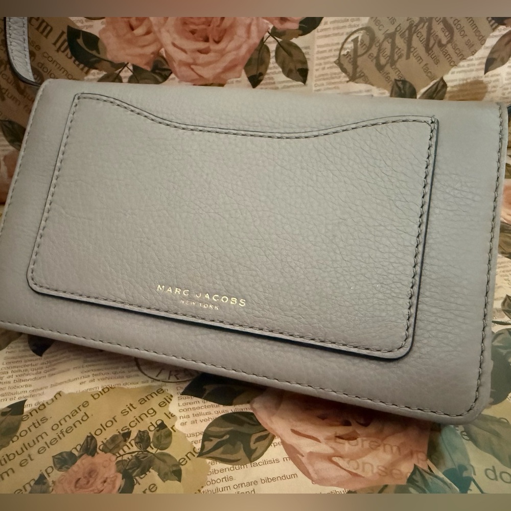 ✨🦋LOW START🦋✨Marc Jacobs GUC Pebbled Leather Crossbody Wallet